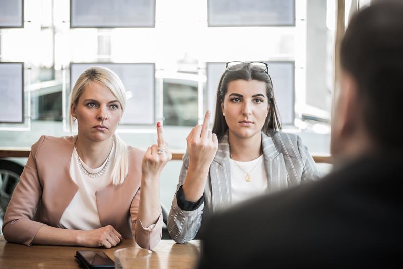 Mit einem Stinkefinger sollte man nicht kündigen